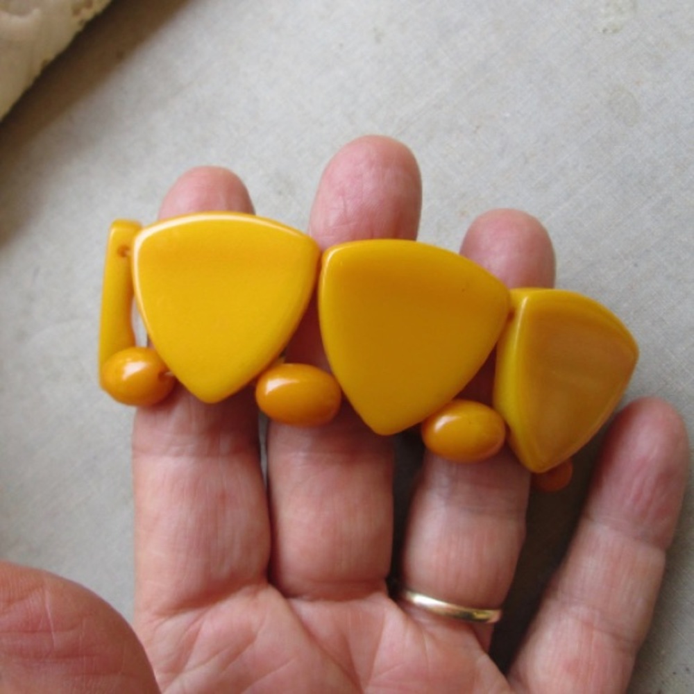 Vintage Yellow Bakelite Bracelet - Picture 1 of 5